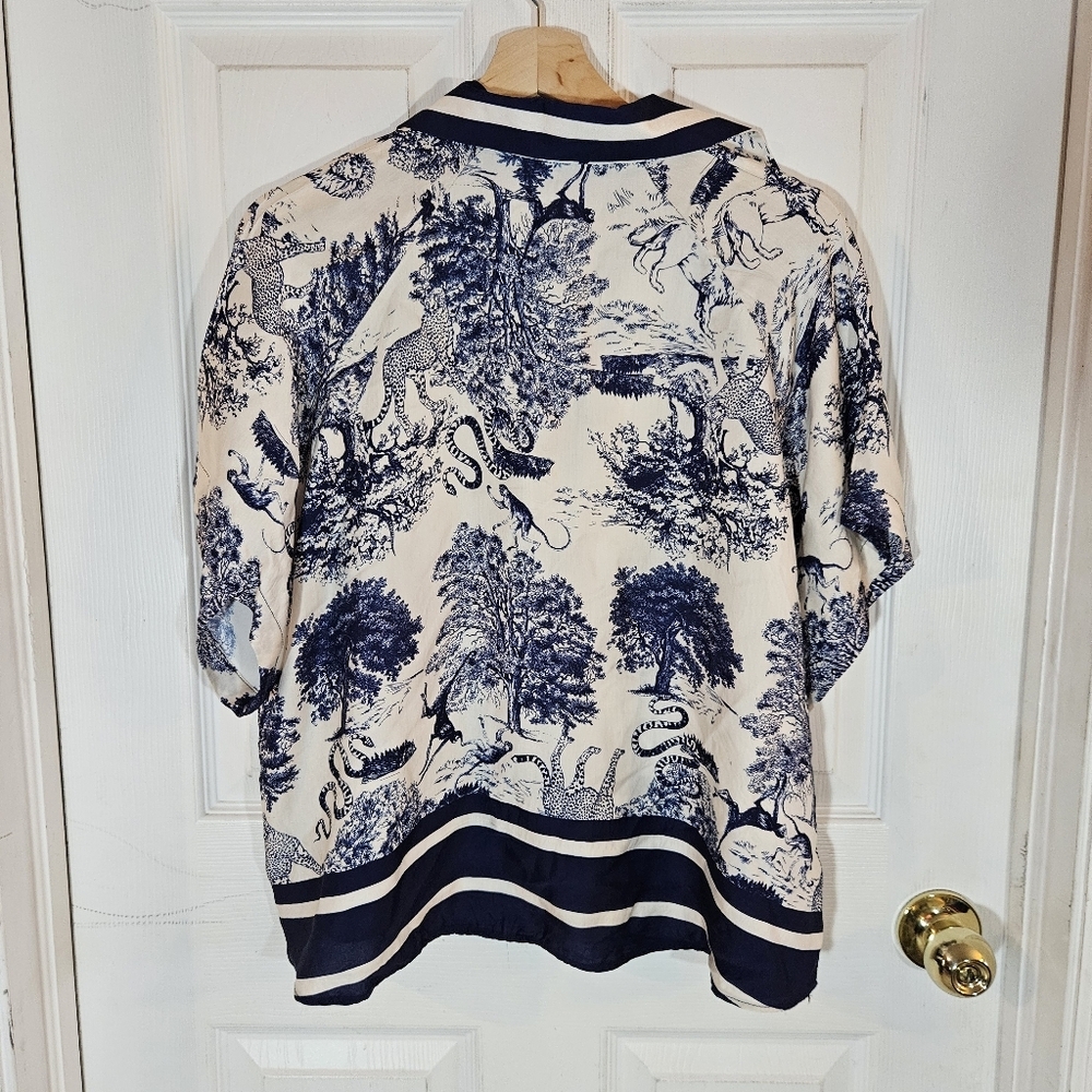 Blue And White Toile Print Satiny V-Neck Blouse Contrasting Trim Unbranded Large - Picture 3 of 8